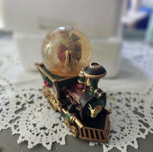 Thomas Kinkade Santa Claus Is Comin' To Town Musical Snowglobe Train Car #1
